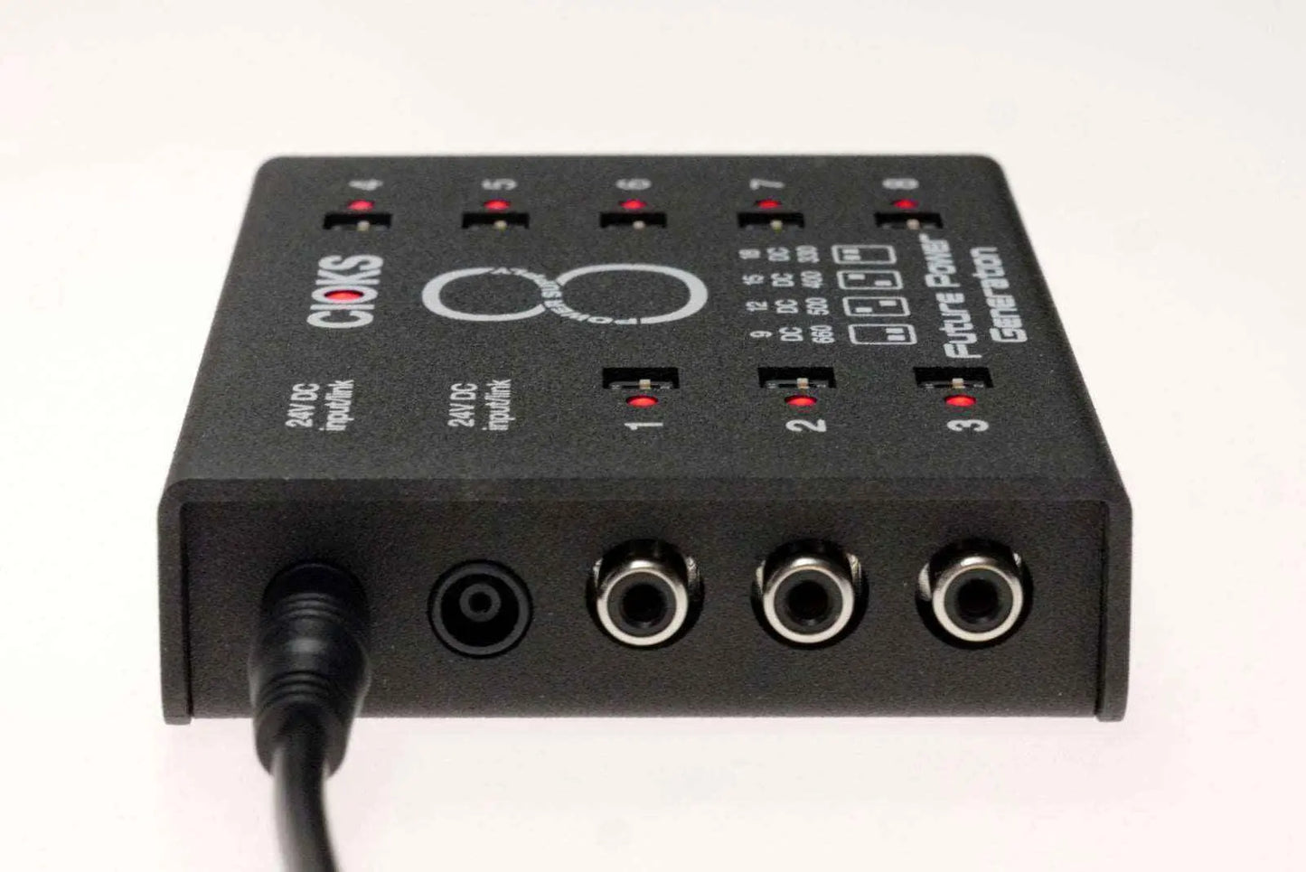 C8e- 8 isolated outputs. Expansion for the DC7