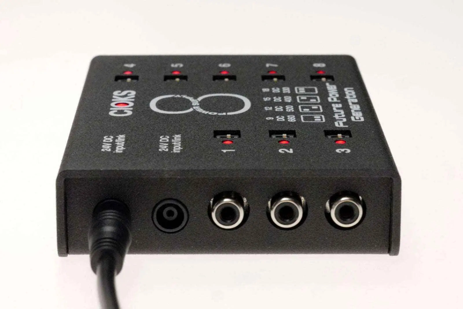 C8e- 8 isolated outputs. Expansion for the DC7